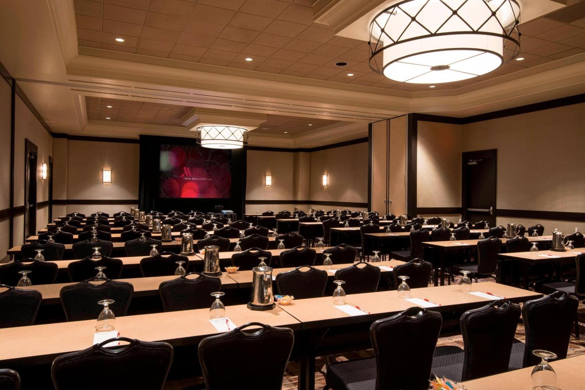 Wichita Marriott Hotel Exterior photo